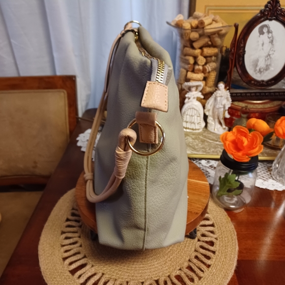 London Fog Collection Sage Green/Cream/Tan Oversized Knotted Strap Bag 12" - Picture 5 of 16